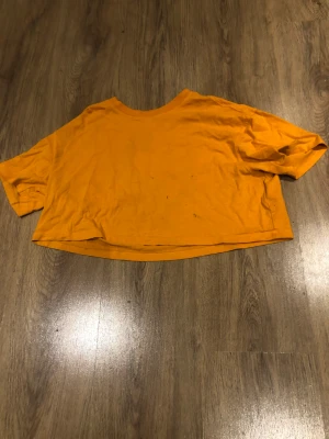 Kortärmad - Som ny nästa andvänd typ 3,4 gånger en lite fläk men det syns inte kostar 60kr😘