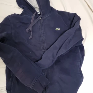 Lacoste zip up  - Rensar garderoben. Lacoste zip hoodie. 