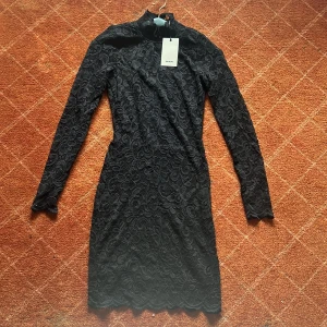 klänning - ny aldrig använd