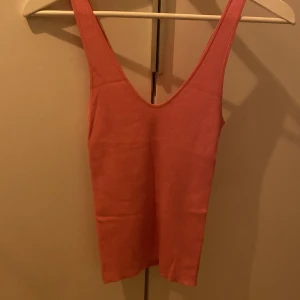 Linne - Värdens finaste linne. Så fin rosa. Så skön. Perfekt på sommaren. Säljer då den tyvärr har blivit för liten nu😫. Använd kanske två gånger. Skriv om du har frågor. ❤️