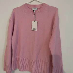 Rosa tröja från & Other Stories  - Aldrig använd tröja från & Other Stories. 