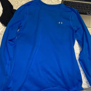 Träningströja Under armor (S) - Träningströja, storlek S. Passar M/L, kan vara lite stor för sin storlek
