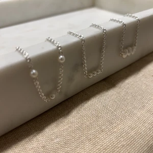 Silver armband - Minimalistiskt armband i 925 sterling silver. Kommer i en tillhörande förvaringspåse💗 Kolla in @uf.lumen på Instagram!