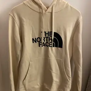 En snygg The North Face hoodie (tunn) som är väldigt sparsamt använd och endast legat i garderoben!