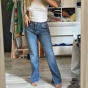 Jeans med slit💙