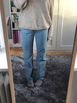 Jeans - Så fina jeans från weekday, jättebra skick och knappt använda. Säljer då jag har typ likadana.❤️❤️