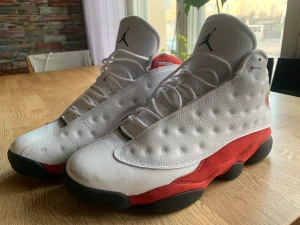Air Jordan 13 retro sneakers strl 44,5  - Säljer min sambos Jordans (ja jag fick tillåtelse :)) Han använder inte dom.  Använda flera gånger…. Helt nya säljs för 10.000 kr  Utan original förpackning. 
