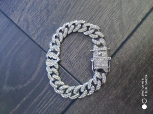 Diamant armband - Iced diamant armband. Aldrig använt.   OBS: inte riktigt diamant