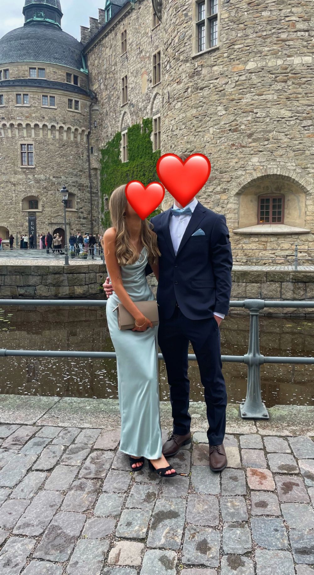 Tänkte sälja min balklänning från Nelly, färgen som jag har finns inte längre kvar. Den är mer åt det mintgröna hållet💗superfint skick, enbart använd på balen Jag är 164 . Klänningar.