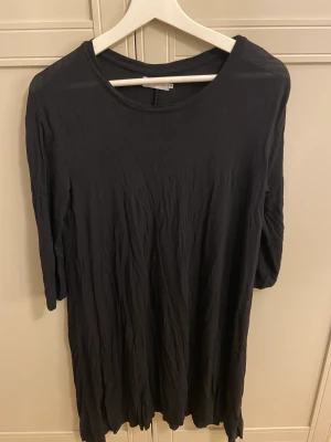 Tunn klänning  - Perfekt till och från stranden. En tunn snygg klänning från lager157 i bra skick.