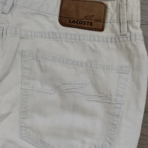 Lacoste jeans - Fina Lacoste jeans i storlek 44. Har knappt använt dem då dem är för stora för mig. Kontakta mig gärna om intresse finns.