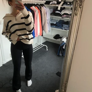 Bootcut jeans - Stretchiga bootcut jeans från Ginatricot som inte kommer till användning💗
