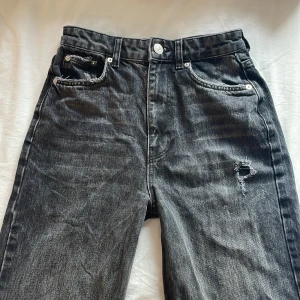 Svarta jeans - As snygga svarta baggy jeans från Gina som tyvärr inte används längre💕