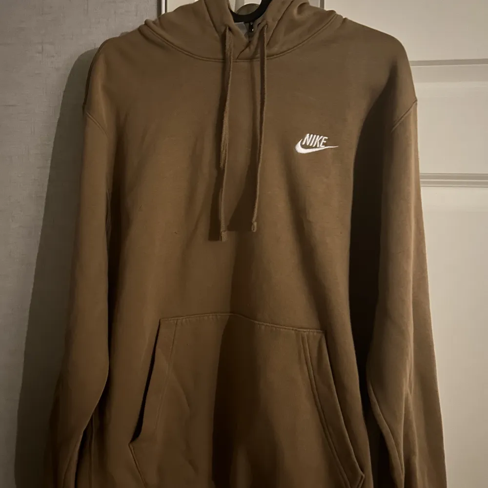Nike hoodie i storlek M, kan fraktas. Nypris 650kr. Hoodies.