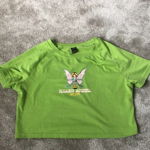 Tröja  - Köpte från shien för 1/2 år sedan men säljer för att den blivit för stor!