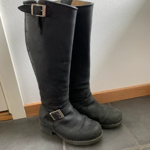 Johnny Bulls - Använda en säsong. Nypris är 2000 kr. 