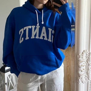 Blå hoodie - Asball hoodie sparsamt använd, inga tecken på användning. Storlek M, något oversize i modellen. Kan gå ner i pris vid snabb affär.