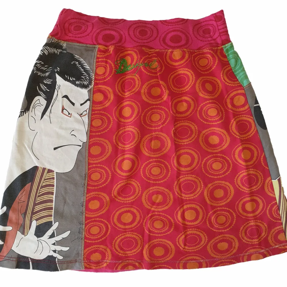 Super rare Desigual skirt, I've never been able to find a second one. Size Small. Kjolar.