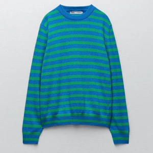 Randig zara tröja - Säljer nu min älskade, stickade, grönblå randiga tröja som är helt slutsåld från zara 🙌🏻Kom privat för fler bilder eller frågor. Köptes för 399 säljer för ca 200, i nyskick❤️