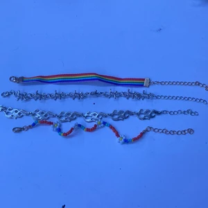 armband - aldrig använda armband från shein, lite sega men i bra skick, 20kr styck