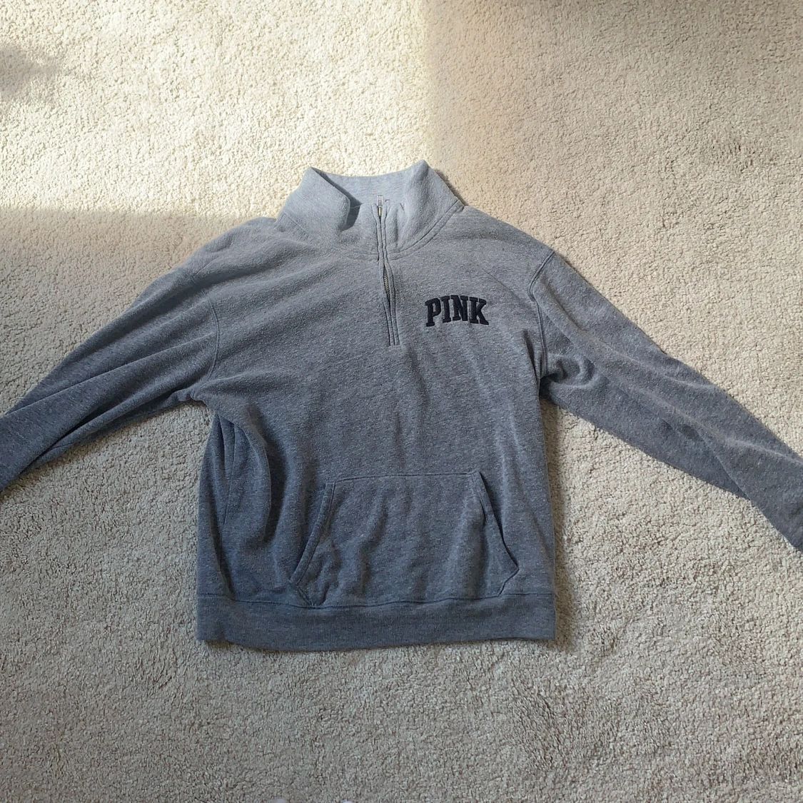 En grå tröja  - 90