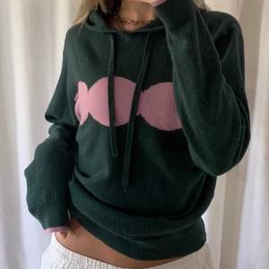 Säljer denna superfina stickade hoodie med 10% cashmere. 