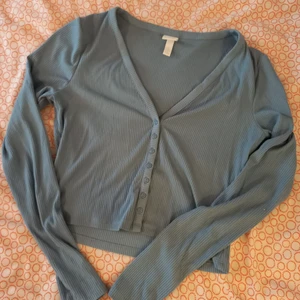 Topp med knappar - Knappt använd! 