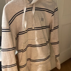 Acne studios hoodie  - Storlek s passar m. Köpt för 1700, säljer för 600.