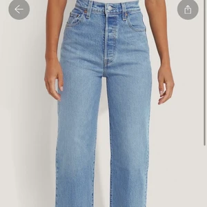 Ankellånga raka jeans - Säljer dessa super snygga Levis jeans. Har två stycken så passar på att sälja ena av dom. Storlek 27💓. Köpare står för frakt!