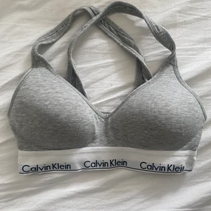 Calvin klein  - Säljes i fint skick.