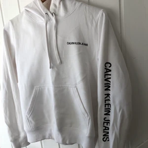 Calvin klein - Vit Calvin Klein hoodie, passar till xs/s