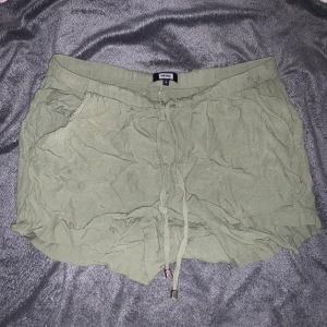 Shorts - Snygga shorts från bikbok