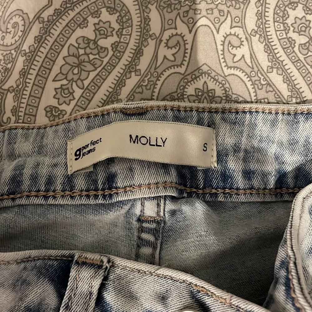 Molly jeans från Gina tricot i storlekar S. Bra skick. . Jeans & Byxor.