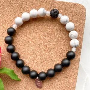 Pärlor armband svart matt agat  - Handgjorda armband gjorda av halvädelstenar   On du vill köpa kontakta med mig eller du kan göra det direkt genom min hemsidan.   egnajewelry.com