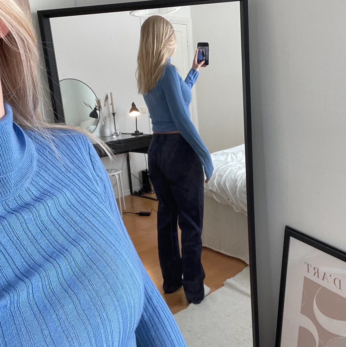 Finstickad blå polotröja