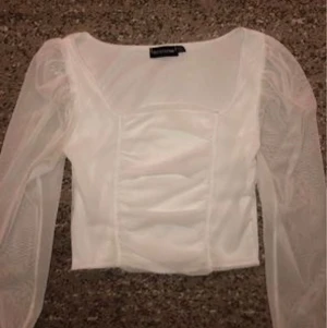 Tröja - Vit fintröja från prettylittlething i strl XS (UK 6) 