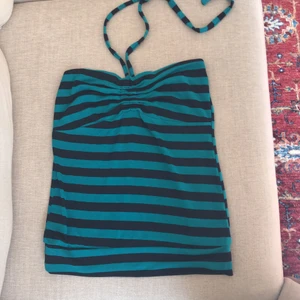 Topp - Randig bandeau topp som tyvärr inte kommer till användning :( står ingen storlek men uppskattar till S, passar även större xs och mindre m❤️