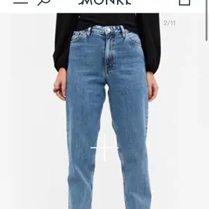 Hejsan! Säljer dessa riktigt snygga jeans från monki i modellen ”taiki” 💙 storlek: 27 🙌 Nypris 400, säljer för 150 kr + frakt! 