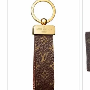 LV nyckelring - Oanvänd pga spontanköp. Hur fin som helst😍 Frakt ingår