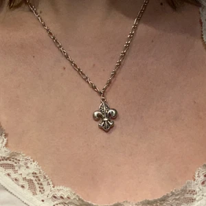 Silver halsband - Handgjort silver halsband med cool amulett😊 (Frakt 13kr)