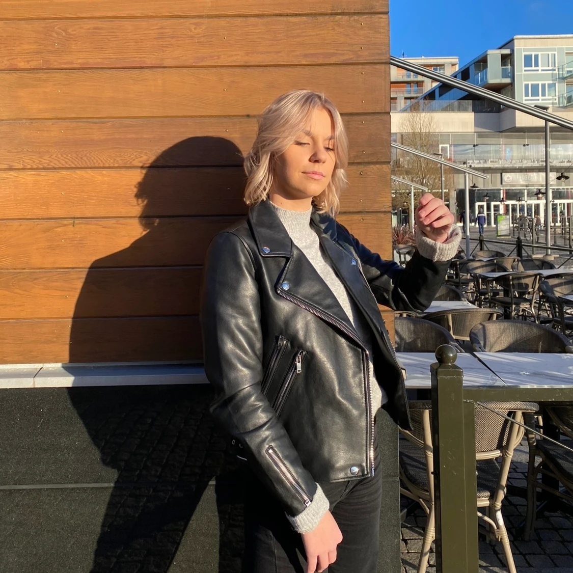 Svart skinnjacka  - 91