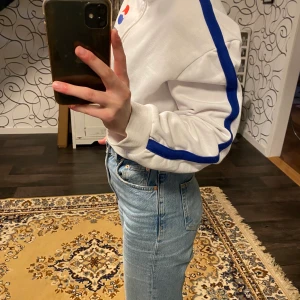 Zip hoodie från H&M - Är knappt använd. Frakt