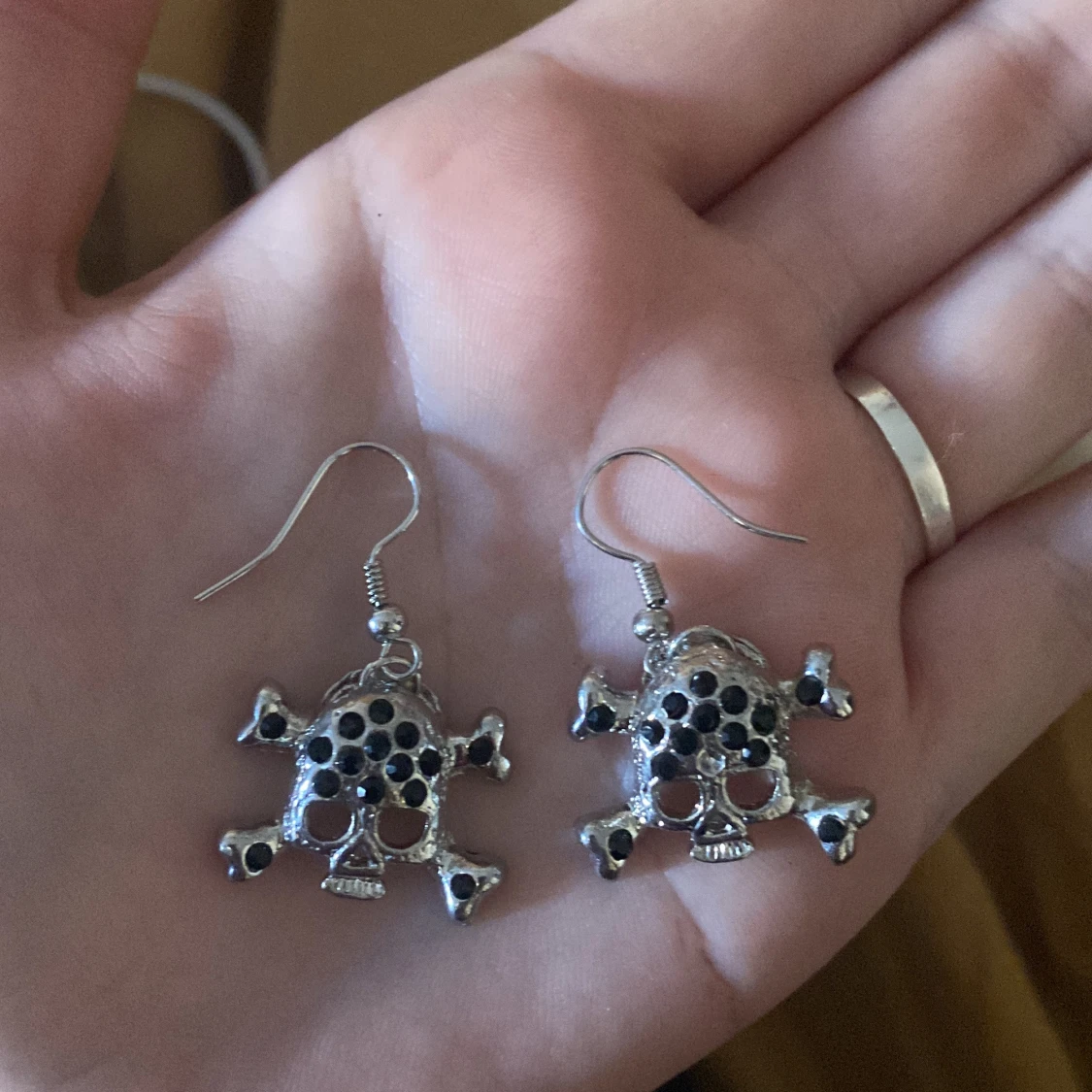 Dödskalle örhängen 