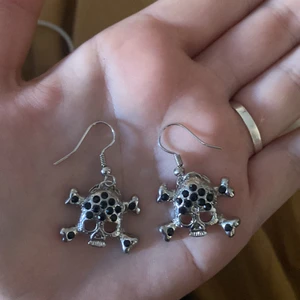 Dödskalle örhängen  - Dödskalle örhängen