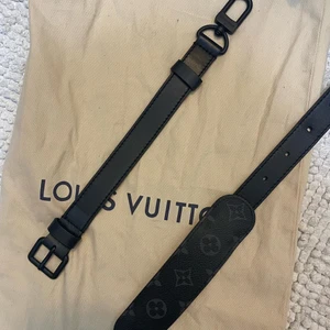 Louis Vuitton väskremm - Helt ny! Max måttet är 100cm.      Lägg ett bud :)