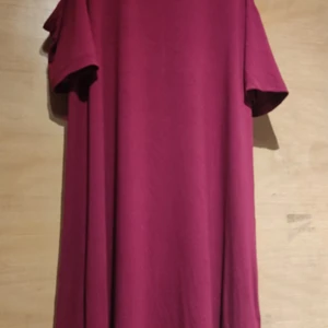 Klänning - Härlig klänning till sommar festen....