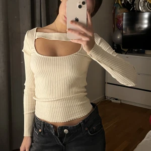 Topp - Jätte fin topp från Zara! Säljer pga den inte kommer till användning 🫶🏻