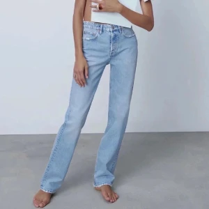 Zara jeans - Nu säljer jag dessa skit snygga midrise/lågmidjade jeansen ifrån zara då dom inte kommer till användning. Strl 34. Använda 1 gång så dom är nästan som nya. Priset kan diskuteras vid snabb affär. Hör av er vid frågor eller funderingar!! 💓💓