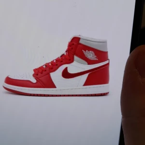 Jordan 1 - Säljer nu jordan 1 hi og retro