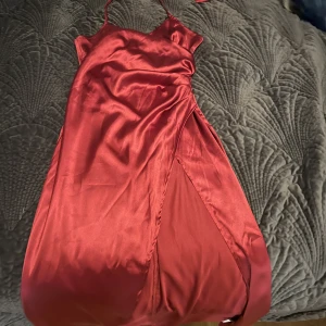 Festklänning  - Festklänning oanvänd 